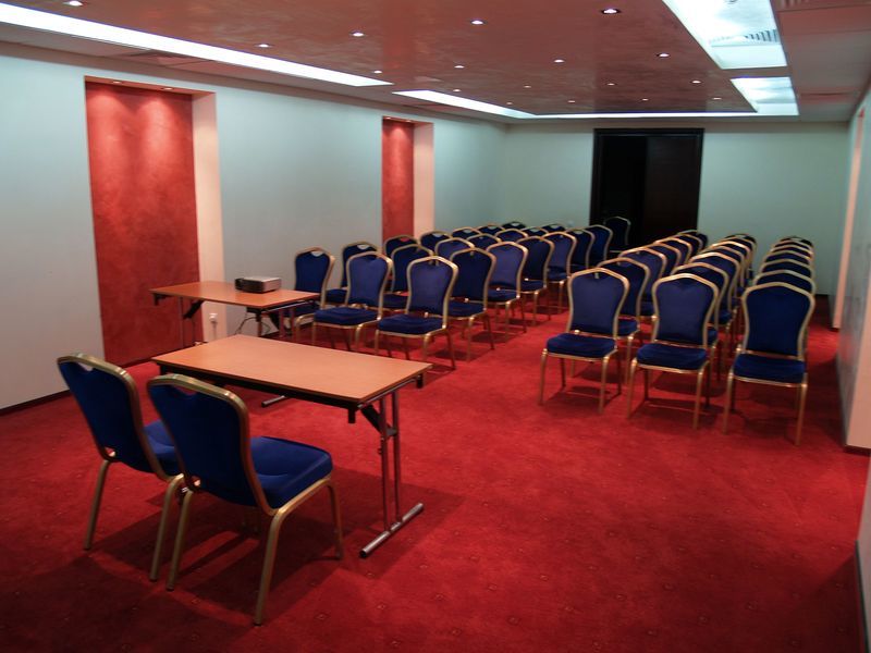 בוטוסאני Hotel Rapsodia City Center מראה חיצוני תמונה